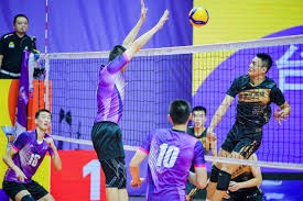 北爱尔兰小将唐利：在热刺时凯恩帮了我很多，这让我喜欢回撤